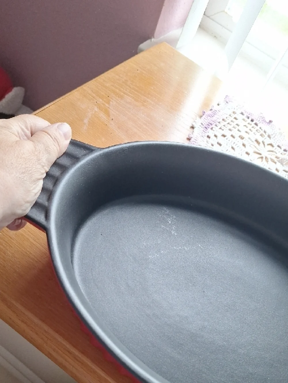 Red Oval Ceramic Bake Dish with Black Interior - Versatile Oven Bakeware